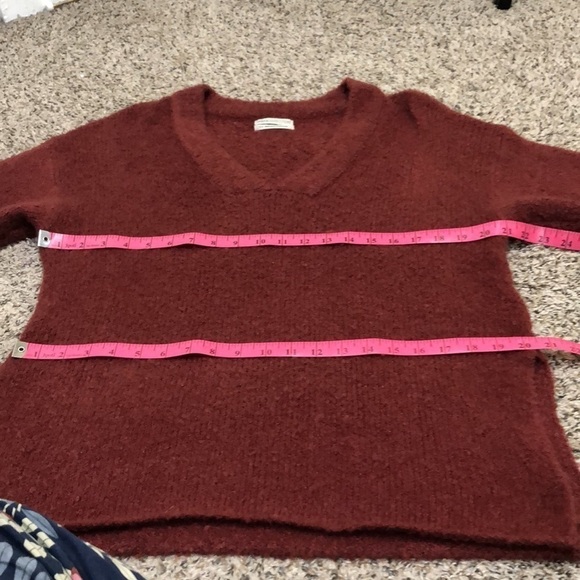 Urban Outfitters Sweater Size Small Burgundy Plush Fuzzy Fluffy V-Neck Pullover - Picture 9 of 12